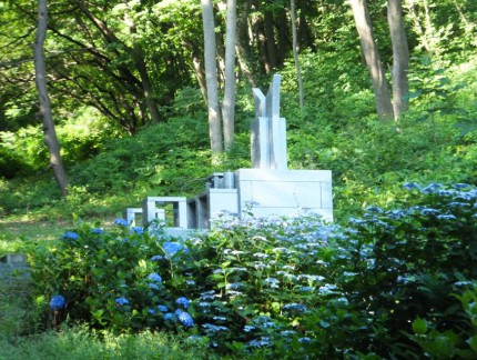 永代供養塔と紫陽花